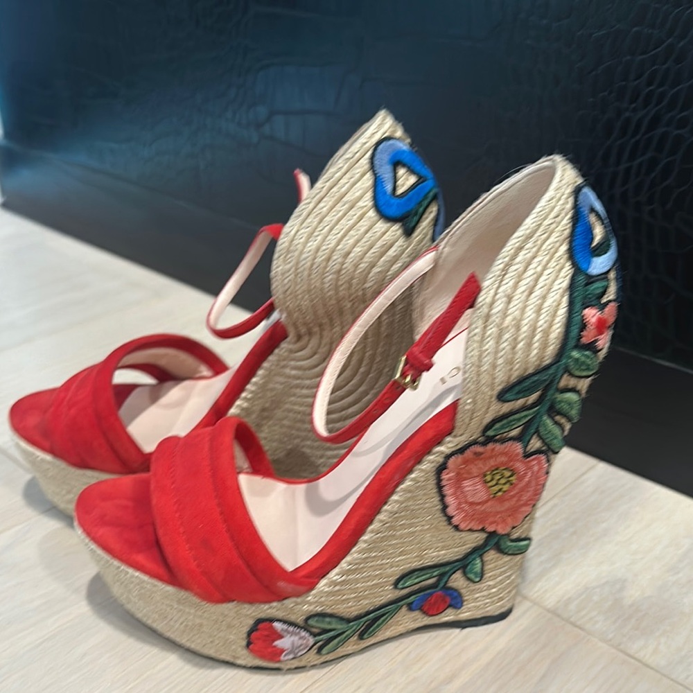 Gucci Chic Red Embroidered Wedge Sandals